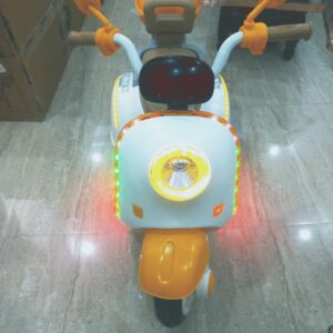 TOYLURA Vintage Vespa Scooter Toy with Rear Storage Box